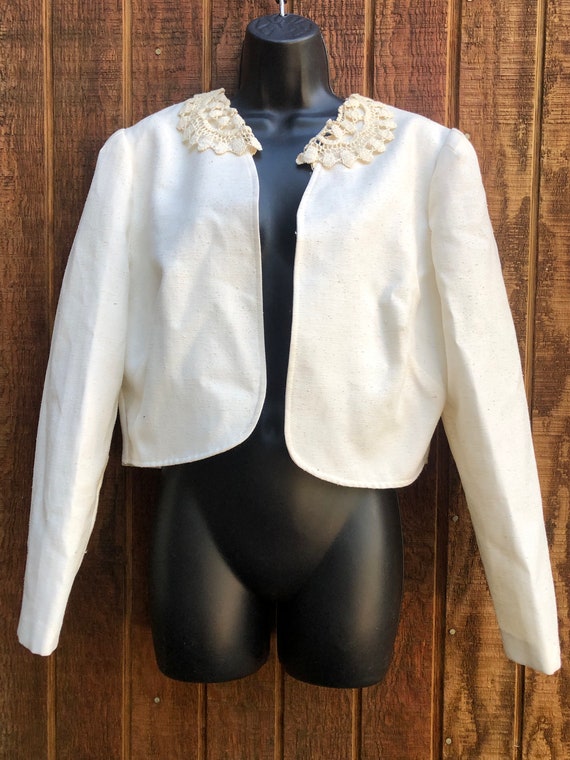 Off white 1970s open front bolero with lace colla… - image 3