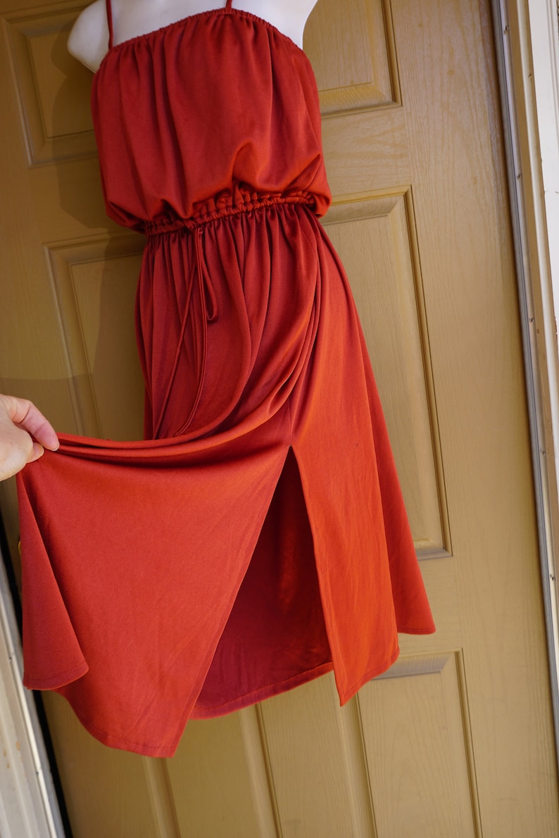 Short Vintage 1970s goddess dress size estimated small to medium 70s flattering tank caplet rusty orange