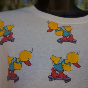 Yellow Tshirt with CUTE ducks 90s 1990s Labeled size small
