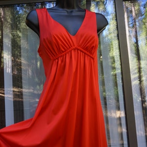 Vanity Fair Vintage red long nightgown size 32 small