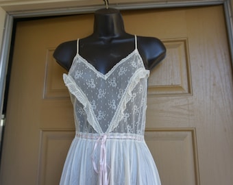 Vintage white maxi nightgown by La Femme De Vanity Fair size small