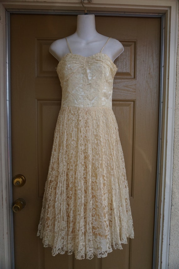 Vintage 1940s 1950s lace prom dress that buttons … - image 2