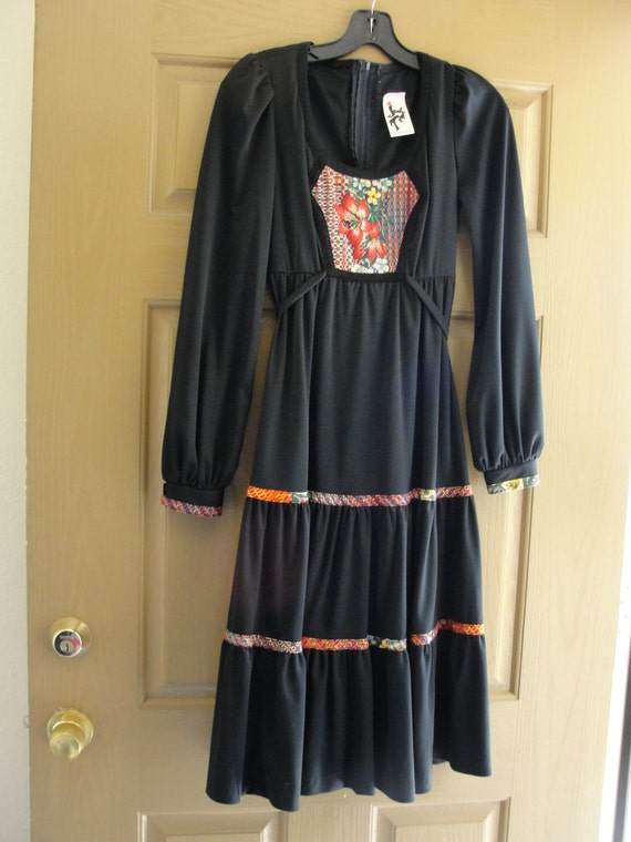Vintage 70s 80s Jody T black floral small prairie