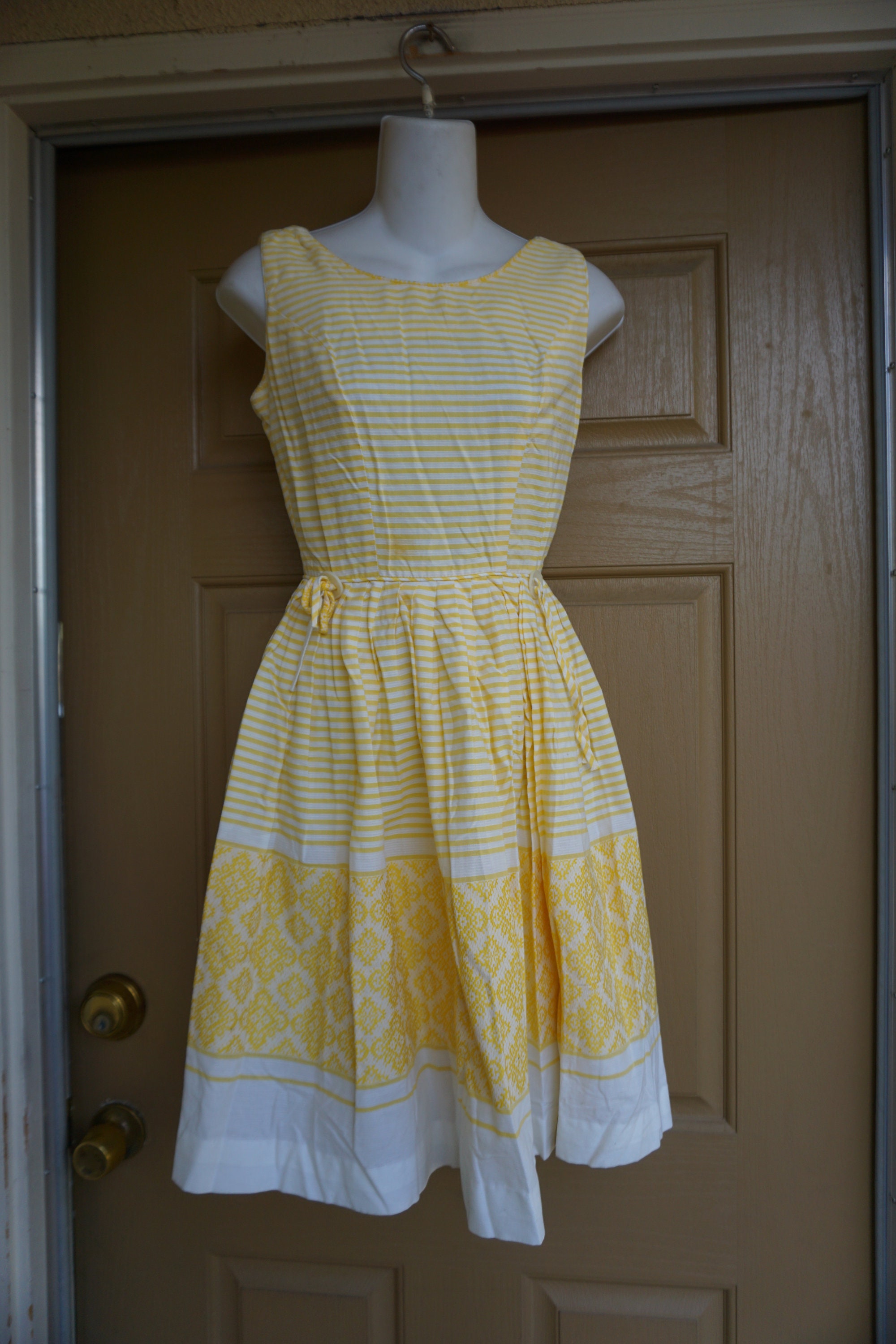 Vintage 1950s yellow day dress size small back metal zipper | Etsy