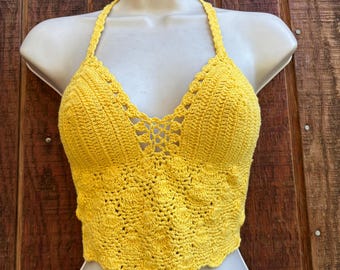 90s 1990s small medium yellow halter cropped half shirt crop top knit crocheted
