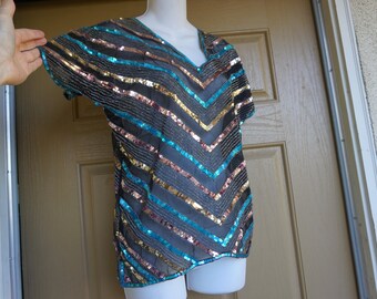 Blusa vintage con lentejuelas y rayas de chevron de Argenti, talla S, camisa pequeña, 100 % seda, años 80, lentejuelas, brillante, divertida, única, para fiestas, formales, eventos, transparente