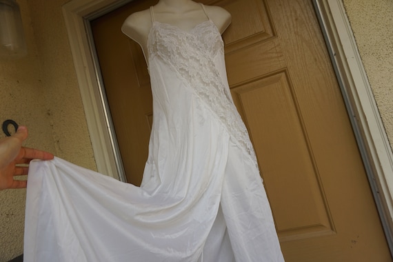Vintage white maxi nightgown M Medium romantic lac