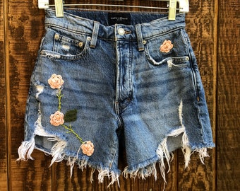Size 00/24 Distressed With Flower Patches Cut off Denim Jean