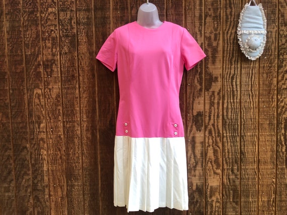 Vintage 1960s pink and white short mod dress with… - image 1