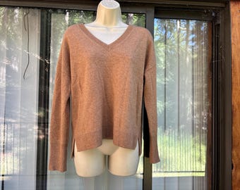 Cashmere TAHARI light brown soft knit sweater size large