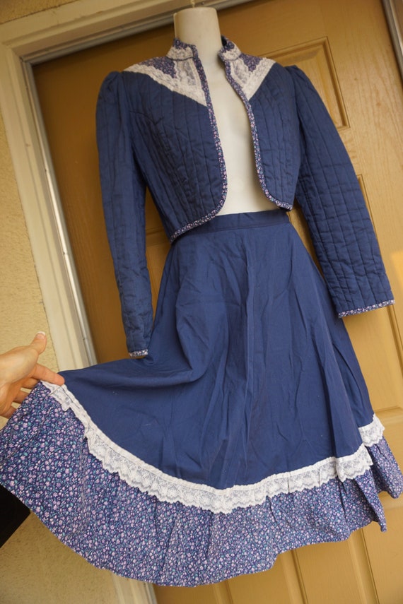 HAND MADE Vintage blue floral quilt Gunne Sax sty… - image 2