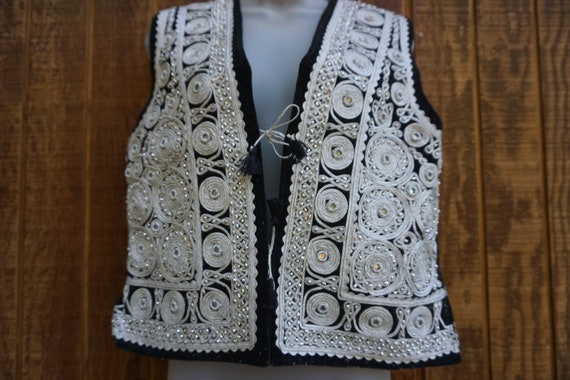 Heavy Embroidered Vintage size Large vest shirt e… - image 2