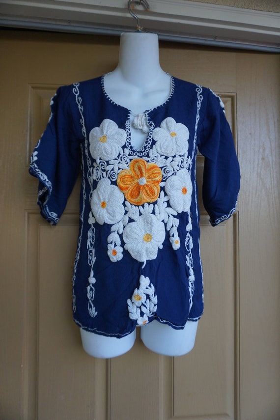 Vintage size small blouse with floral embroidery … - image 4