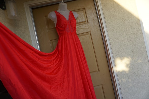 OLGA Vintage red maxi nightgown medium romantic la