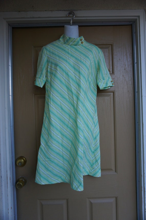 Stiped pastel green vintage 1960s or 70s dress est