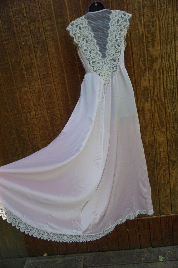 Lucie Ann Long nightgown Size Medium nylon pink - image 7