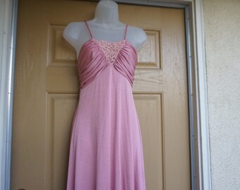 Pink 1970s vintage maxi dress medium 70s size M 11/12 goddess polyester