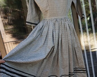 DAMAGED Vintage 1950s size medium dress mid century