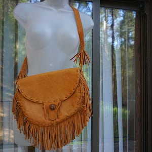 Vintage brown suede leather fringe cross body purse long handle strap shoulder bag with flap closure