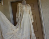 Gunne sax on or off the shoulder beige dress gown size small S white prairie dress lace maxi 70s 1970s