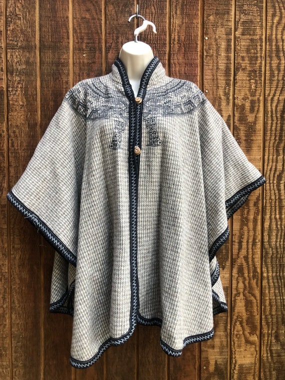 Vintage wool blanket poncho / cape / shawl jacket… - image 3