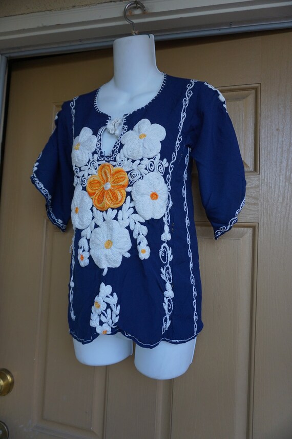 Vintage size small blouse with floral embroidery … - image 5