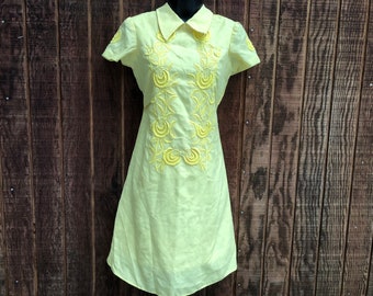 Vintage 1960s yellow mini dress size medium ultra-short 3D embroidery embroidery