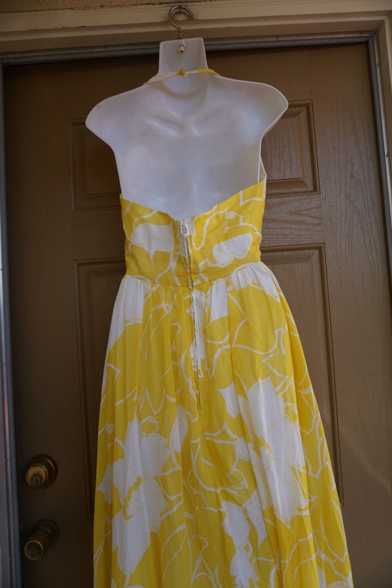 Vintage 1970s pastel yellow floral maxi halter dr… - image 9