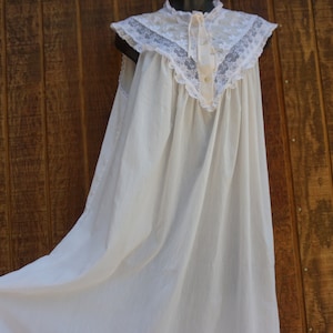 Barbizon long nightgown size Medium lingerie cotton white sleeveless