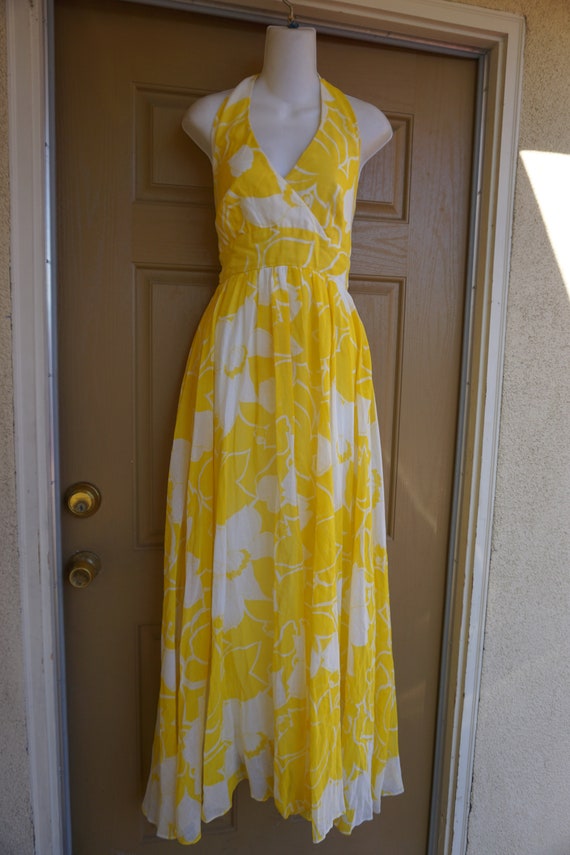 Vintage 1970s pastel yellow floral maxi halter dr… - image 3