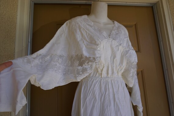 White lace batwing dress poofy lace sheer sleeve … - image 5