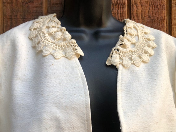 Off white 1970s open front bolero with lace colla… - image 4