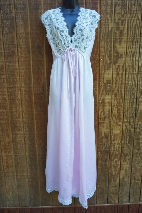 Lucie Ann Long nightgown Size Medium nylon pink - image 2