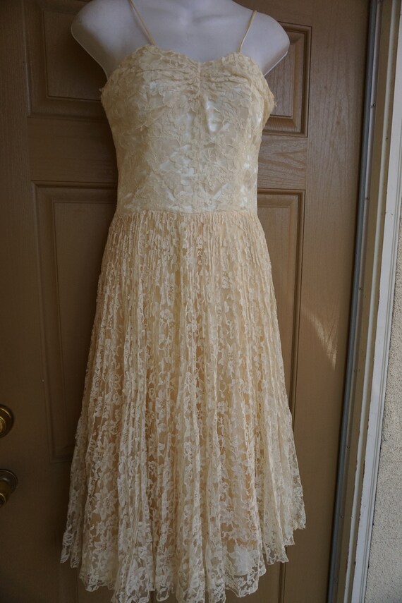 Vintage 1940s 1950s lace prom dress that buttons … - image 3