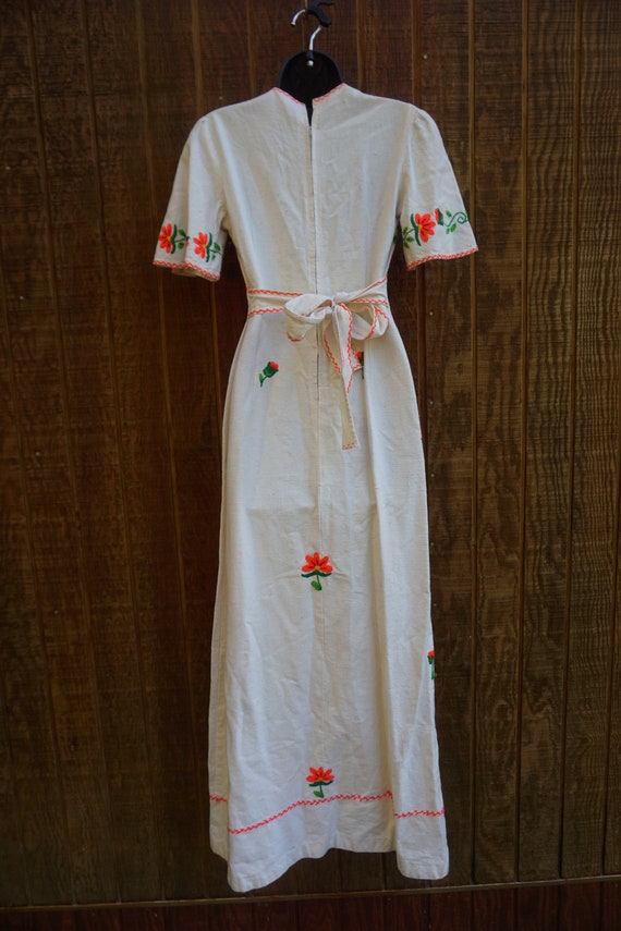 Vintage Medium dress floral embroidery embroidere… - image 3