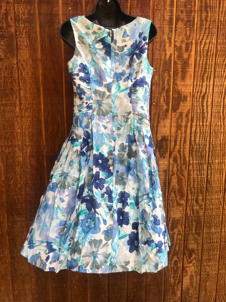 Size 8 Adrianna Papell dress sleeveless with rushed sides image 10