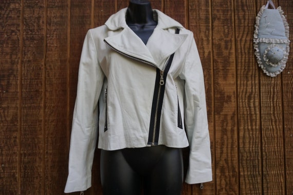 Wilsons white leather jacket womens size medium - image 2