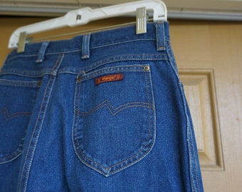 Wrangler made in USA Vintage High rise waist Waisted Blue Wrangler Jeans Size 14 70s 1970s retro dark denim