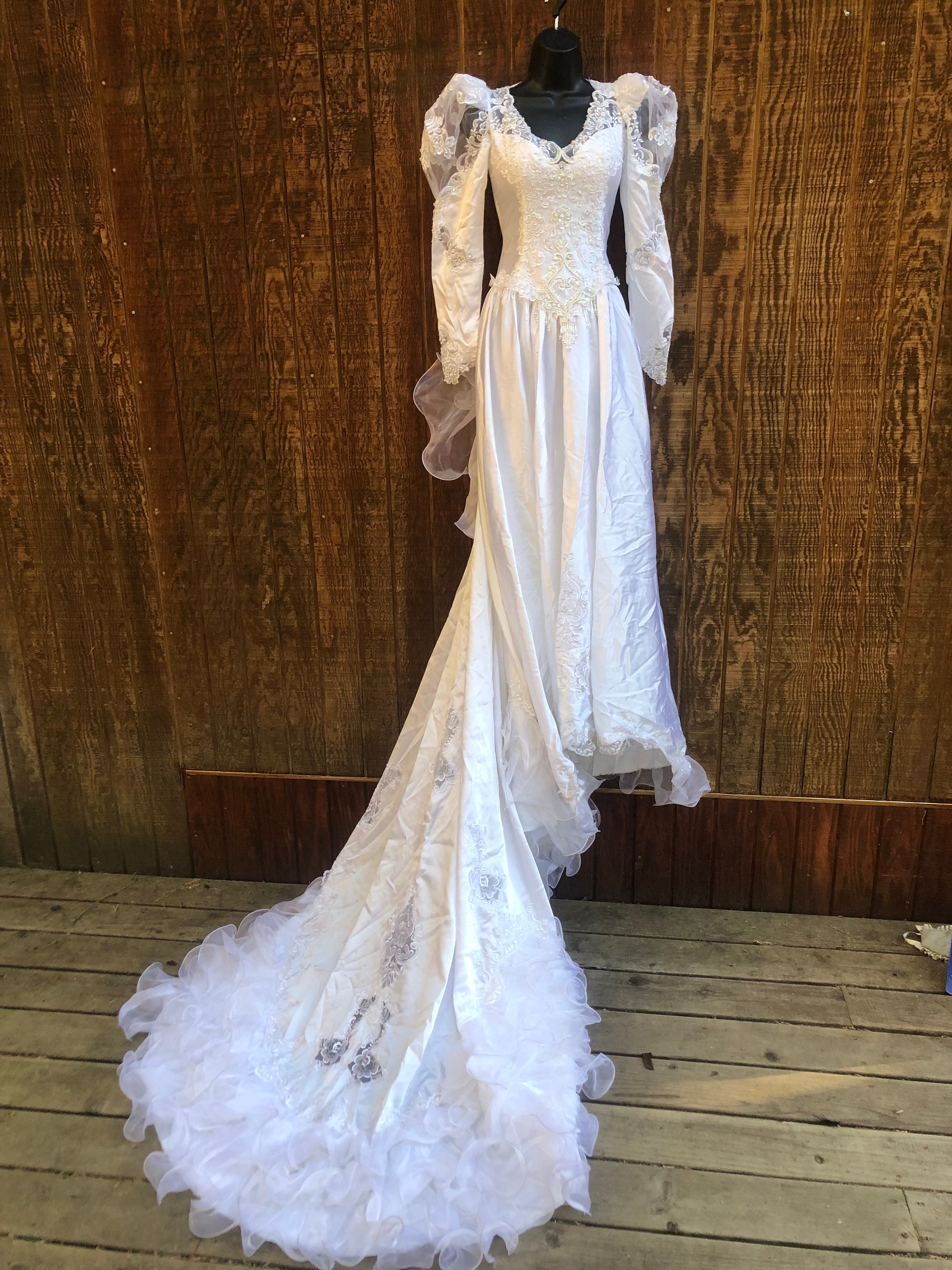 Wedding Gown Size 10 - Medium White Wedding Dress Lace Maxi Wedding Gown Size 10 - Medium White Wedding Dress Lace Maxi