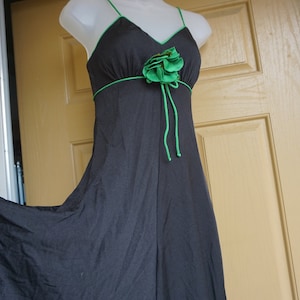 Black and green 1970s vintage dress small size 5/6 70s goddess