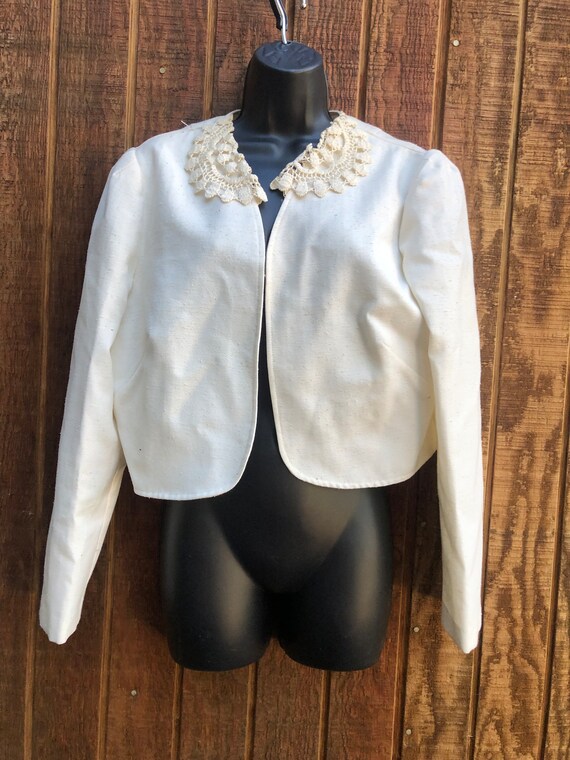 Off white 1970s open front bolero with lace colla… - image 2