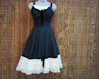 Vintage 1950s dress size small black and white