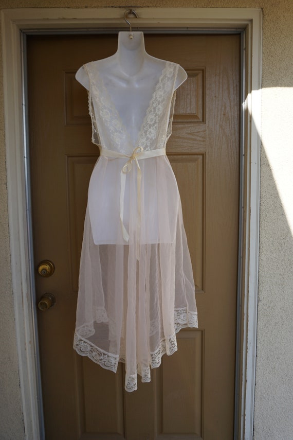 Vintage pastel pink and white ultra sheer nightgo… - image 6