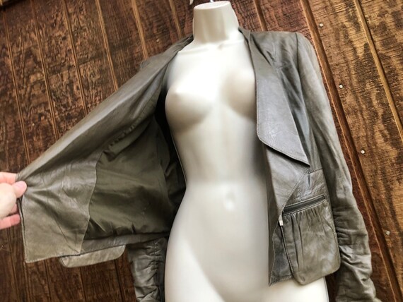 Thin leather jacket size small open front green - image 4