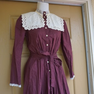 Gunne Sax 1980s 80s prairie dress buttons up the front with standing band collar and victorian style front small labeled size 3 tie belt