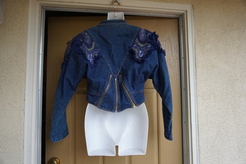Vintage 80s 90s cropped blue denim jean jacket size medium by Johnnie Five women/'s shoulder pads zipper back