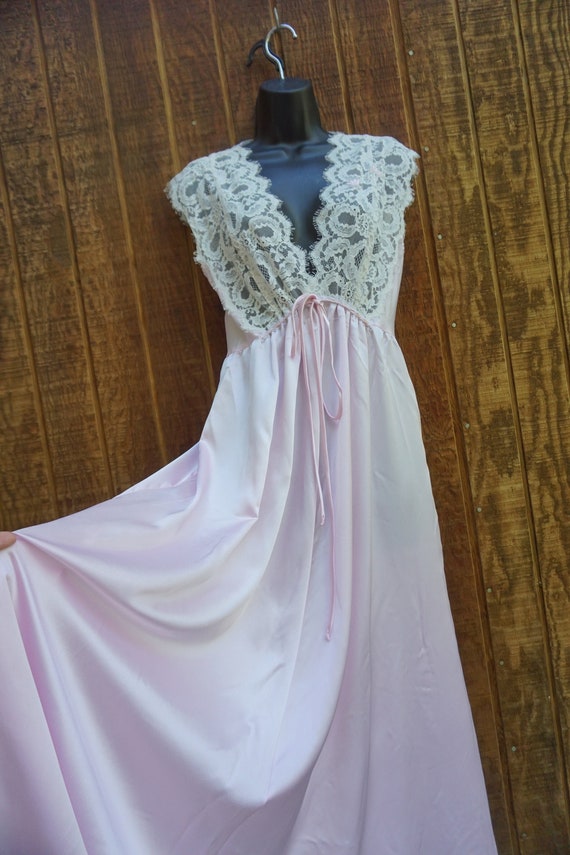 Lucie Ann Long nightgown Size Medium nylon pink - image 3