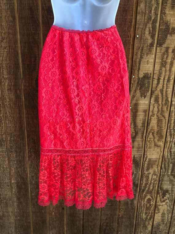 Red 1950s vintage slip skirt size small lace - image 7