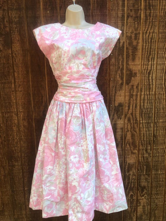 Vintage 1980s or 90s Formal Floral Pastel Dress by Patty O'neil Medium Large Size 8 Cinched Waist With Bow in Back Cotton - Etsy Vintage 1980s or 90s Formal Floral Pastel Dress by Patty O'neil Medium Large Size 8 Cinched Waist With Bow in Back Cotton - Etsy