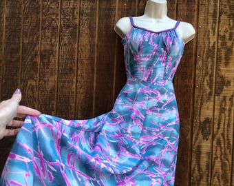 Hawaii Hawaiian Dress - vintage tropical floral print size medium built in bra cut out